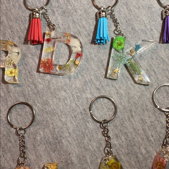 resin letter keychain - Picture 2 of 10